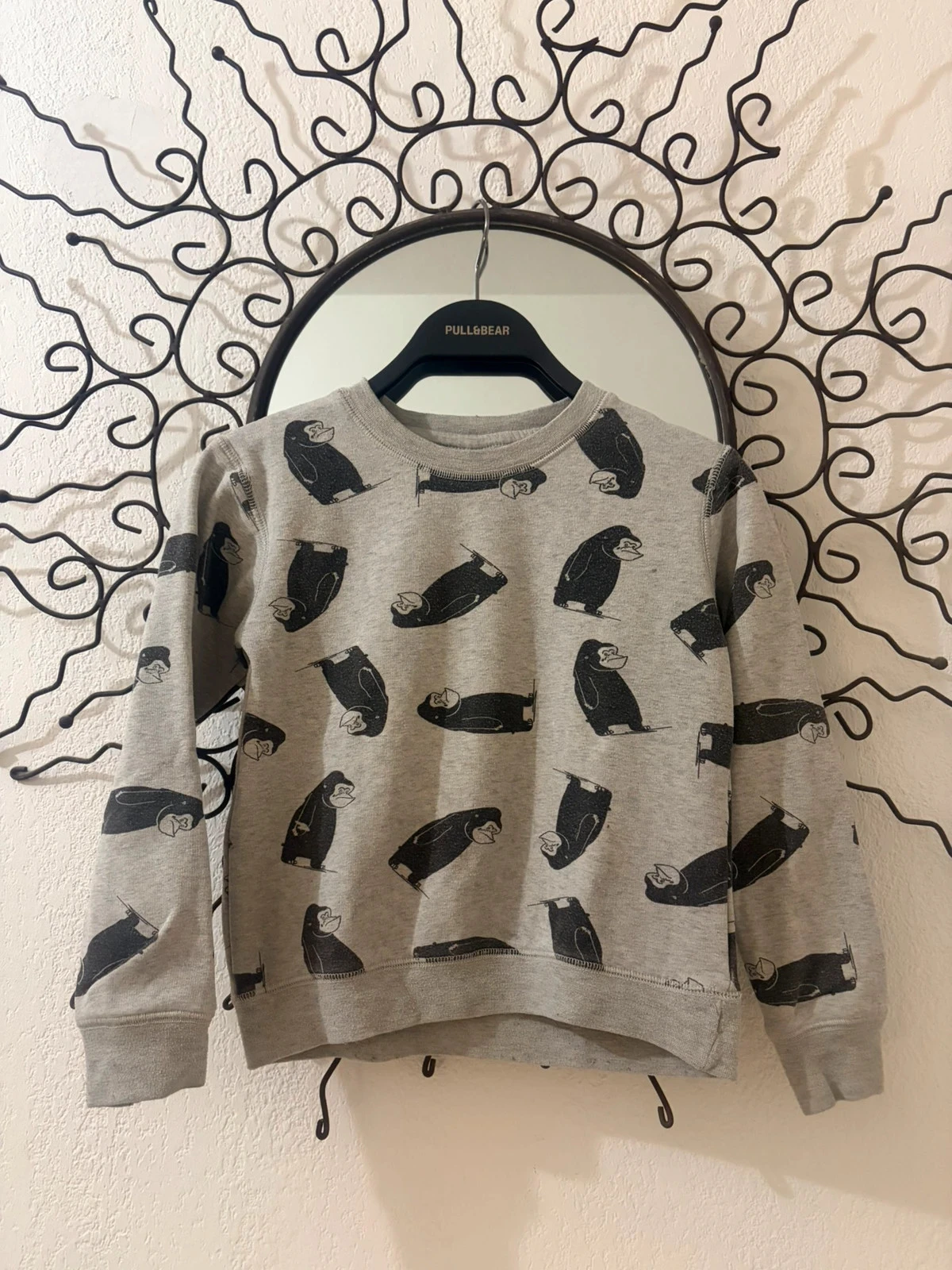 Moletom Infantil Cinza Melange com Impressão de Gorilas Esquiadores - Tamanho 122/128 (6-8 anos) – photo 2